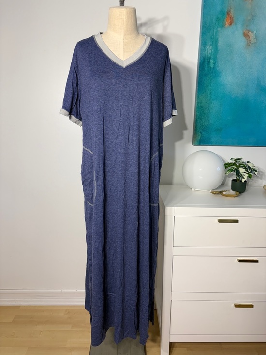 Dresses & Skirts - Relaxed V-Neck Navy Maxi Dress with Contrast Trim